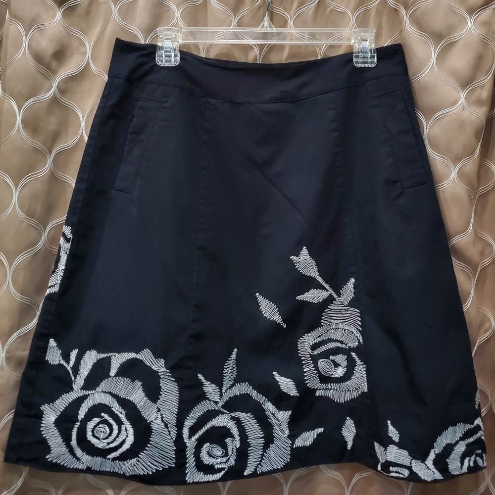 Liz & Co size 10 women's A line skirt/black white rose pattern embroidered skirt